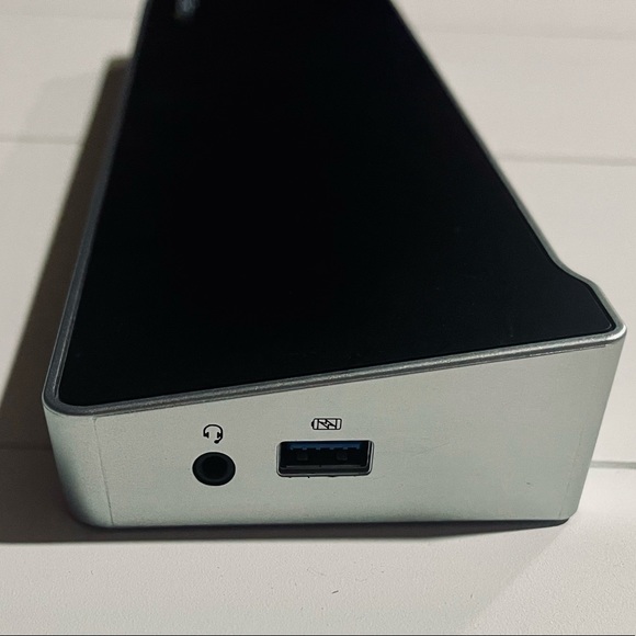 Startech USB-C Triple 4K Monitor Laptop Dock - Picture 3 of 3